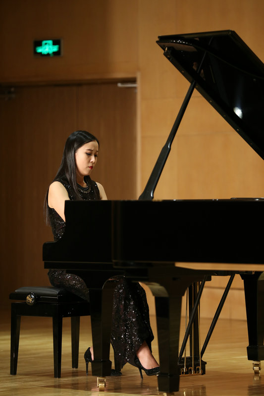 张岱竹《山丹丹开花红艳艳》