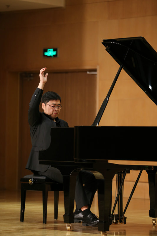 张洹浩《在那遥远的地方》