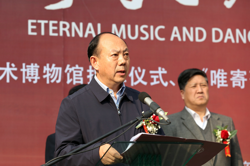 省委高教工委书记董小龙致辞