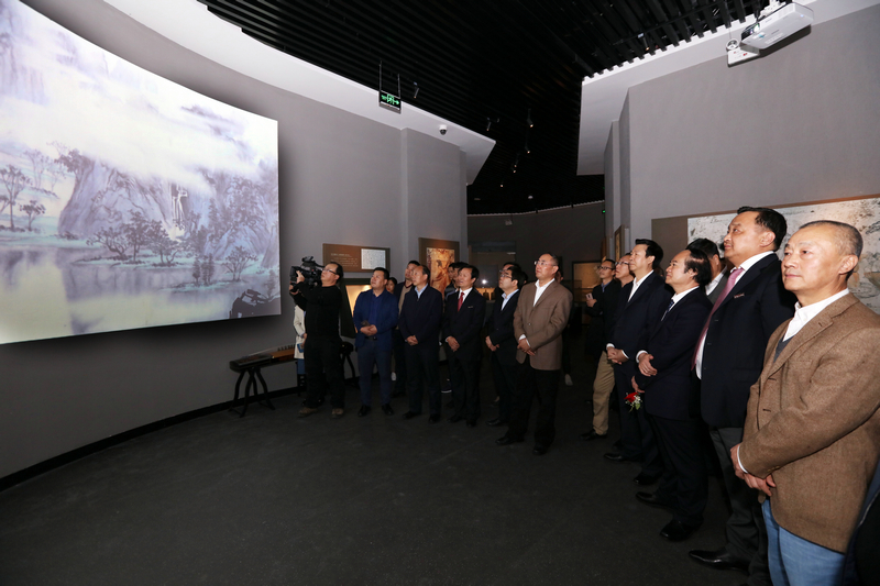 参观数字媒体交互体验区