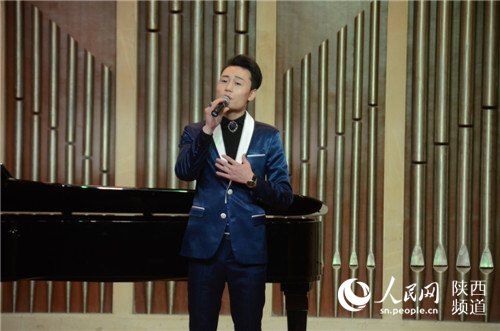 陕南民歌歌手在演唱歌曲。张龙 摄