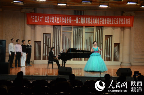 民歌与钢琴的结合，让陕西民歌更有时代感。张龙 摄