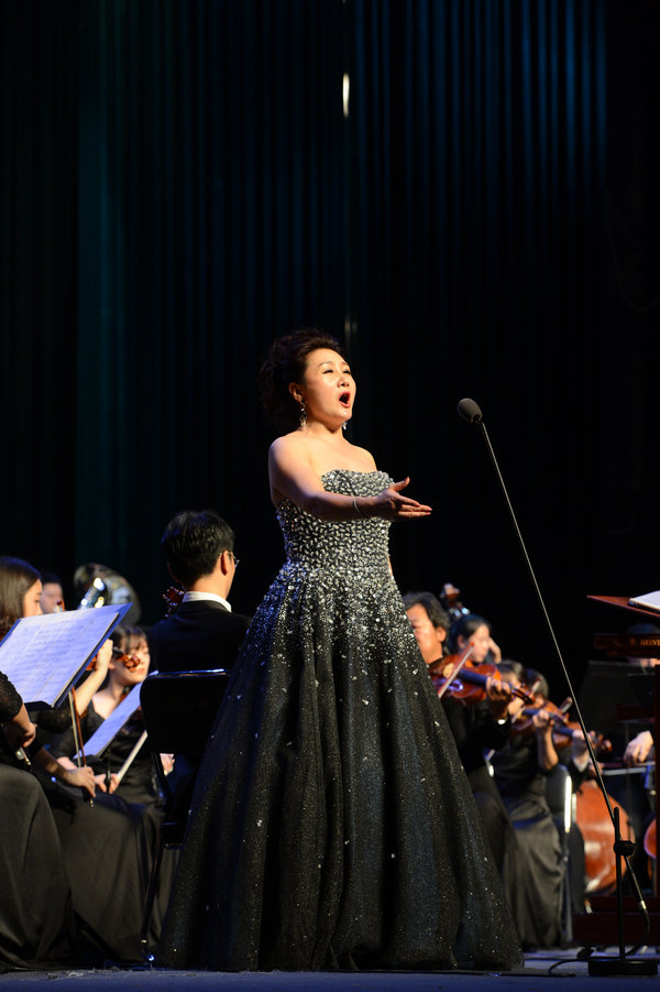 逯璐《把一切献给党》