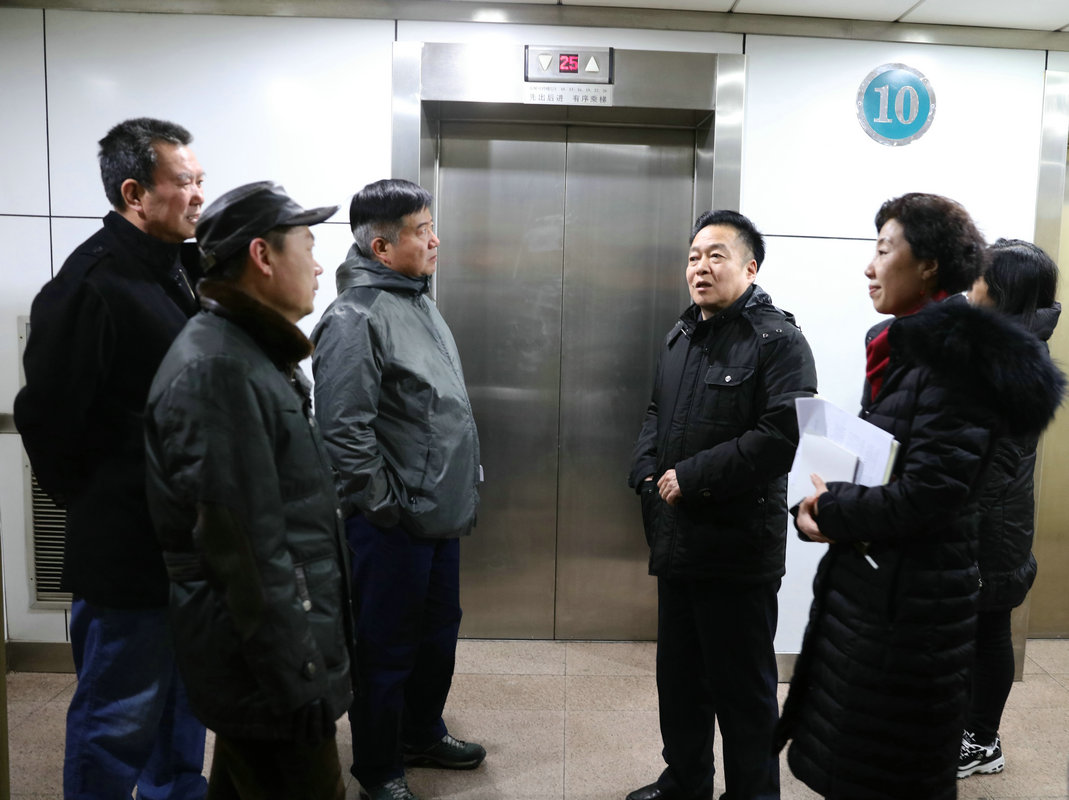 督导检查组走访查看学生宿舍