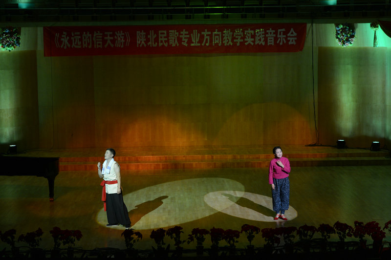 《哥哥走来妹妹照》演唱:吉天 马田子