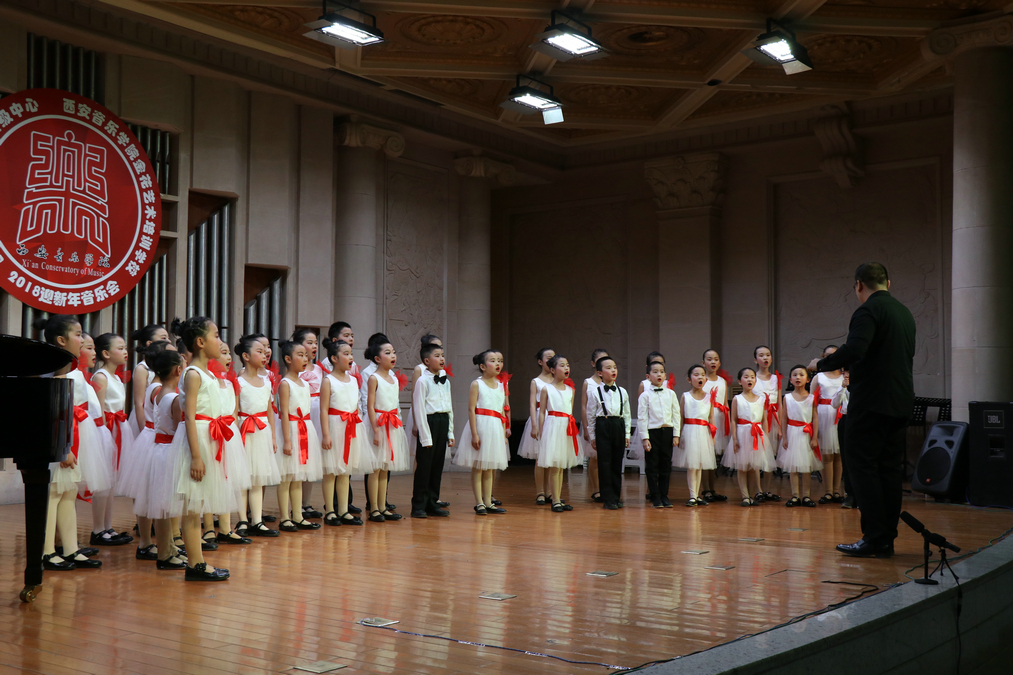 童声演唱《新年好》