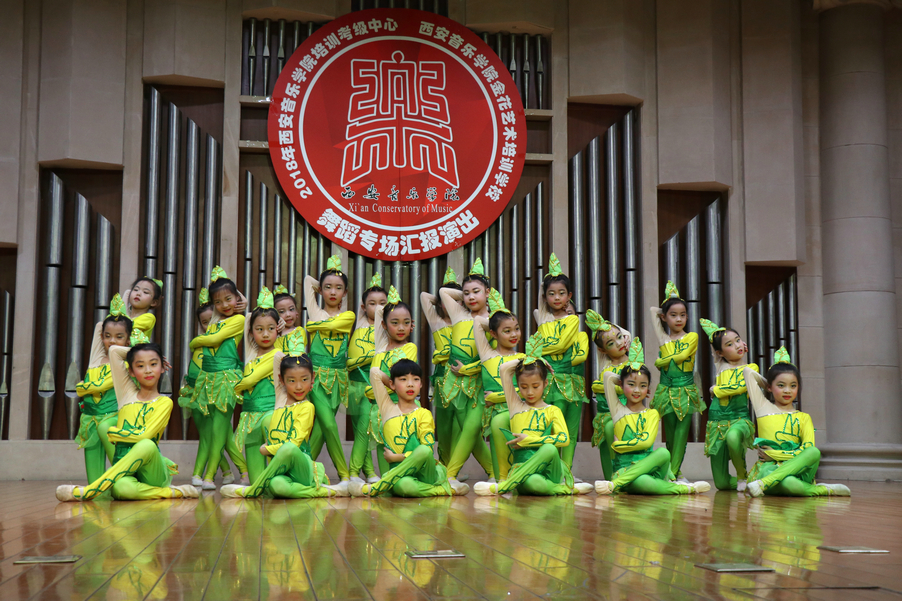 舞蹈《笋儿尖尖》