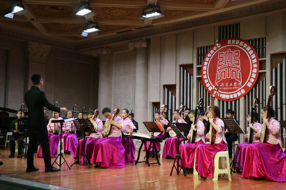 民族乐队合奏《彩云追月》