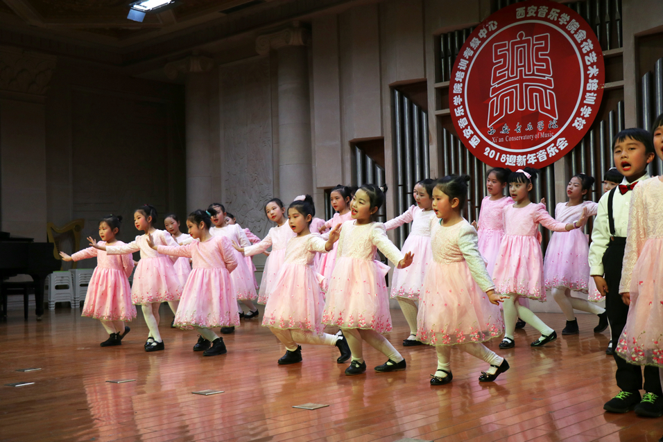 童声演唱《采茶谣》