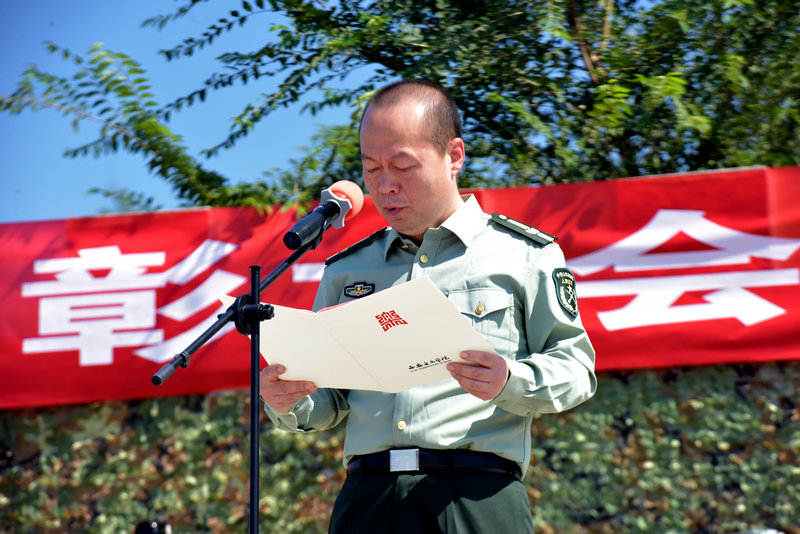 党委副书记刘正利作军训总结