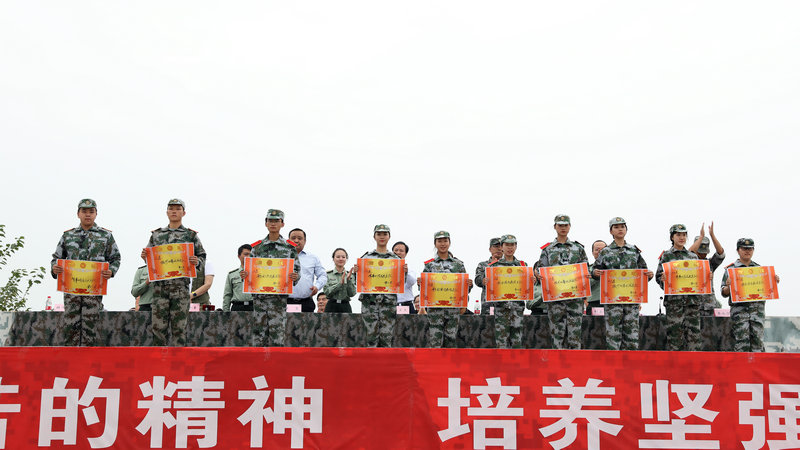 军事训练先进连队