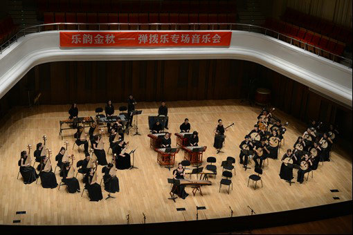 弹拨乐合奏《太湖泛舟》《我把世界来周游》指导教师:高伟