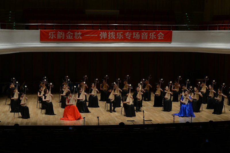 琵琶齐奏《龙船》领奏:赵静副教授 倪慧娣副教授 段辛(国家一级演员)