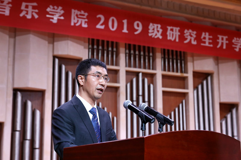 研究生部主任辛雪峰主持