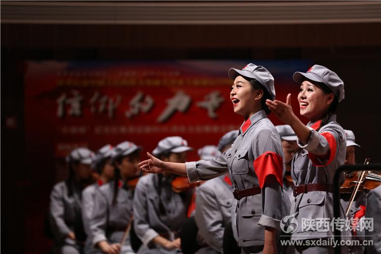 领唱：刘梅、李雅