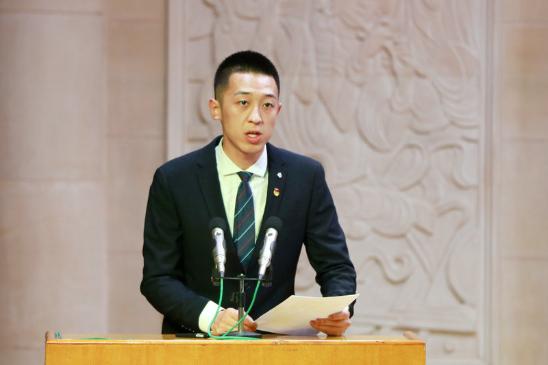 十佳青年代表王鼎铖发言