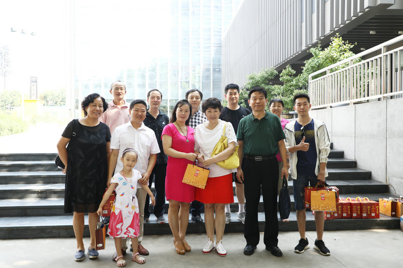 慰问暑期扶贫志愿团