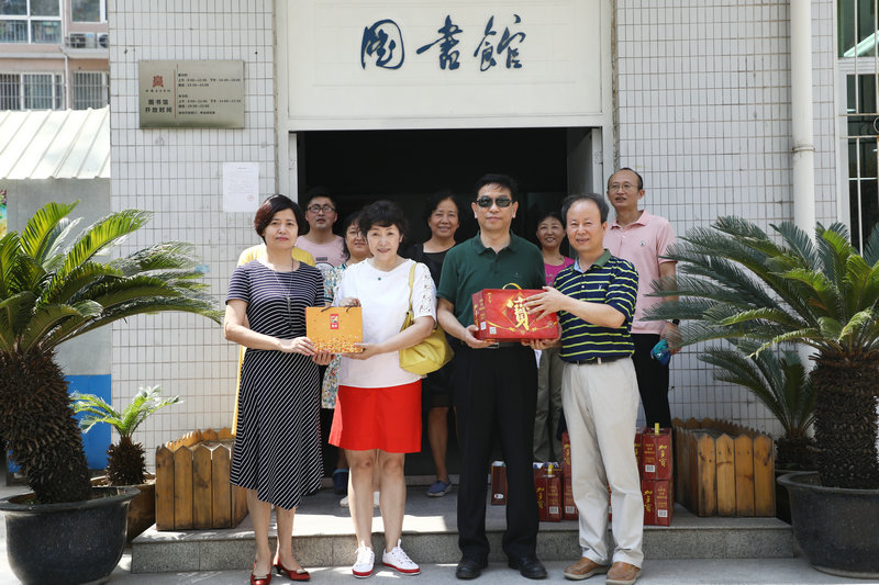 慰问图书馆