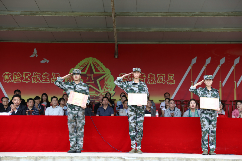 军事训练先进连队