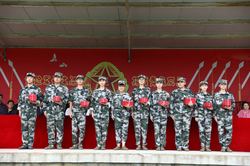 军事训练先进个人