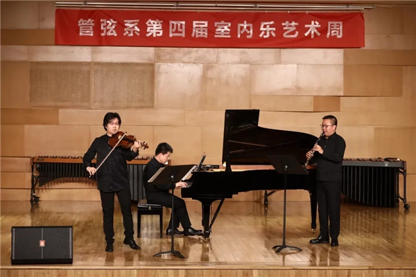 中提琴、单簧管、钢琴三重奏