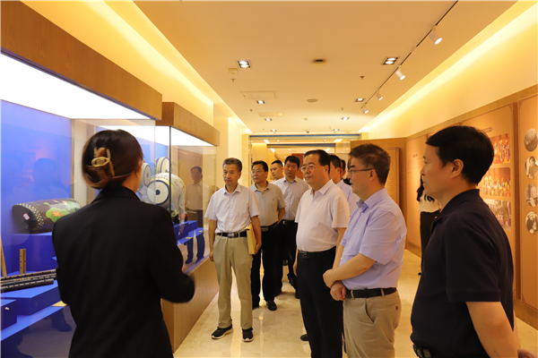 参观艺术博物馆