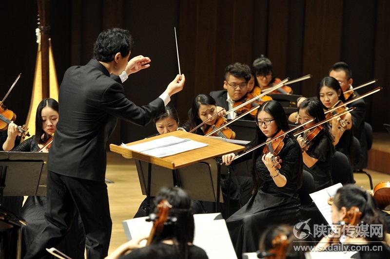 “高雅艺术进机关”钢琴音乐会奏响古城