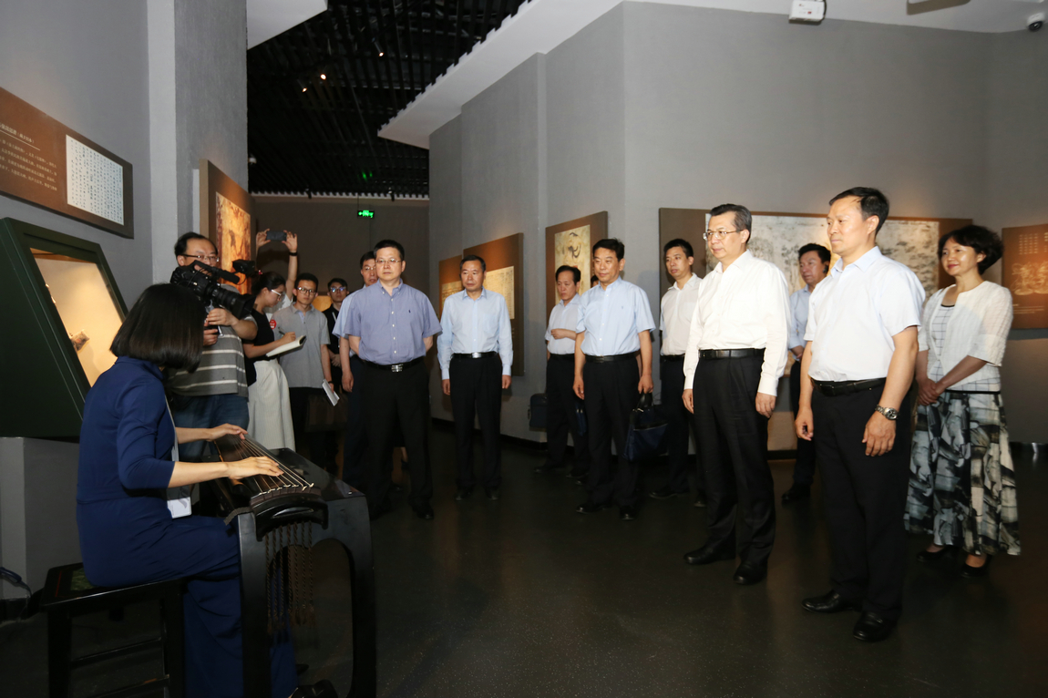 参观艺术博物馆