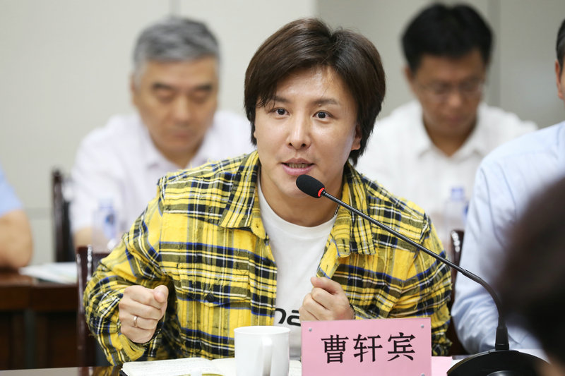 校友代表曹轩宾发言