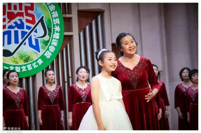 合唱《山在虚无缥缈间》