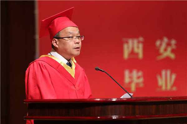 党委副书记王刚宣读表彰决定