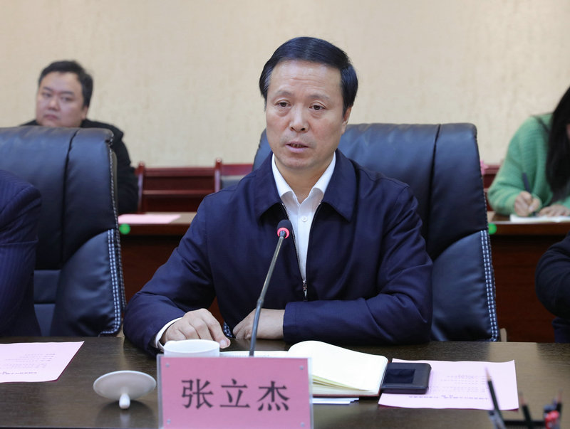 党委书记张立杰介绍学校基本情况