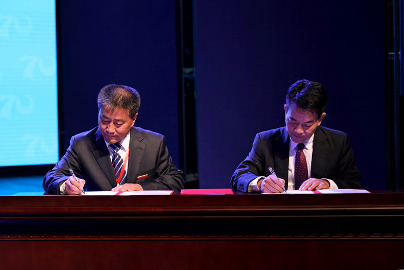 与上海音乐出版社签署合作协议